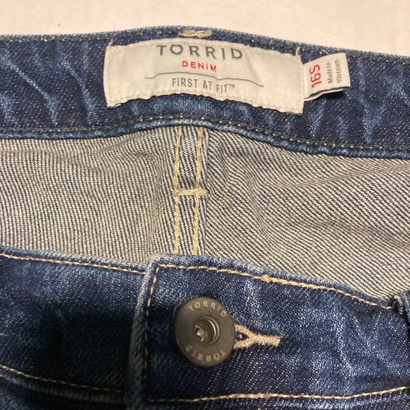 NWOT Torrid High Rise Straight Raw Hem Jeans 14s - Picture 5 of 9